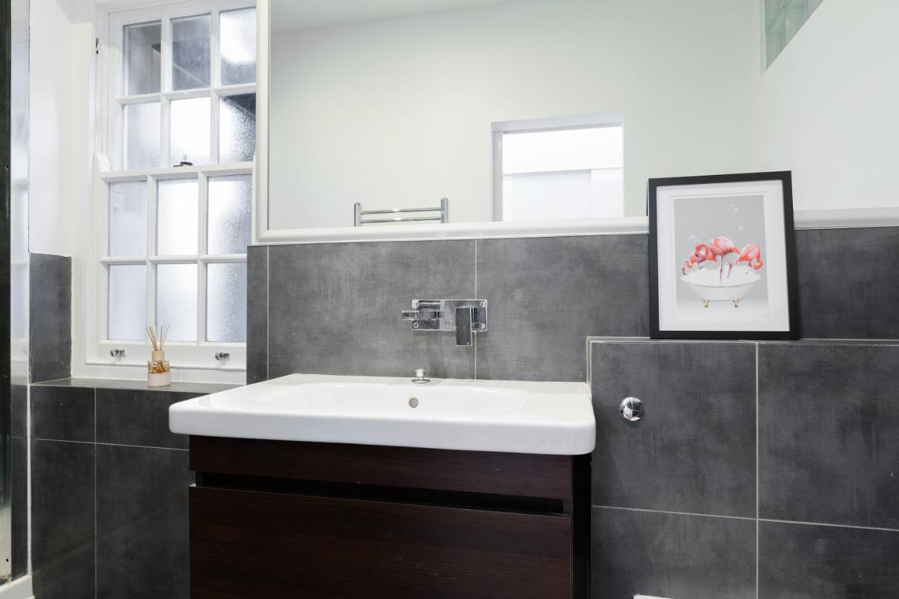 לונדון Spacious 4 Bedrooms Flat In New Oxford Street מראה חיצוני תמונה